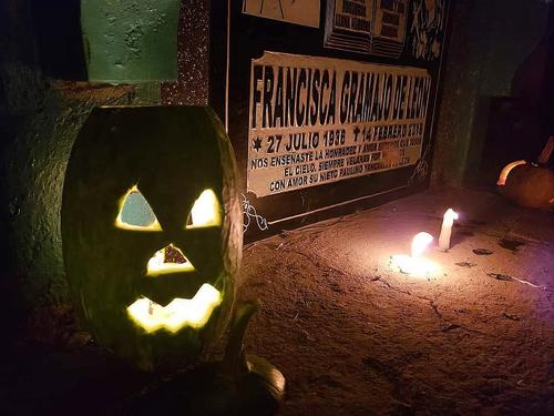 Esta es una actividad peculiar que se vive en el municipio y las calaveritas son colocadas frente a las tumbas de los seres queridos. (Foto: Oswaldo Cop/Colaborador)