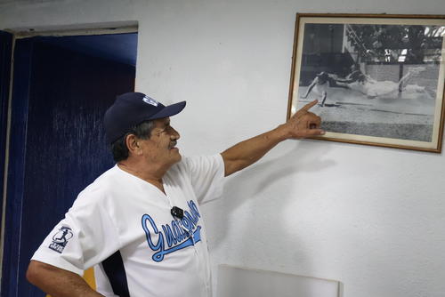 Roberto Ozuna, ex béisbolista, es ahora el administrador del estadio. (Foto: Javier Del Cid/Colaborador)