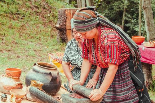 A través de su trabajo, las familias no solo generan ingresos, sino que también mantienen viva una herencia cultural que reconoce al cacao como símbolo de identidad. (Foto: Alfonso Guárquez/Colaborador)