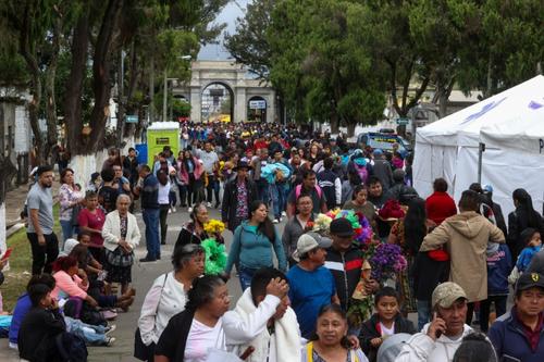 Se estiman 2 millones de visitantes en los distintos cementerios de la capital. (Foto: Munipalidad de Guatemala)