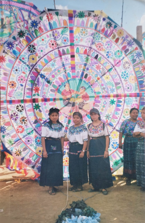 Los barriletes pueden medir desde 8 a 20 metros de alto y es un reto elevarlos en el aire. (Foto: Mónica Franco/Colaboración)