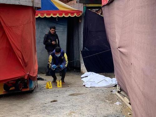 El cuerpo presentaba heridas provocadas con arma blanca. (Foto: Irma Tzi/Nuestro Diario)