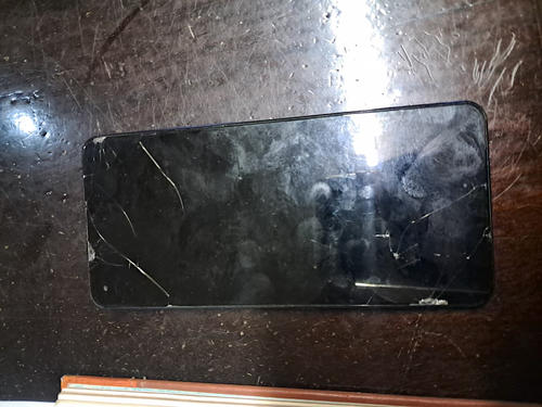 Se incautaron cuatro celulares con sus respectivos cargadores. (Foto: Jorge Sente/Nuestro Diario)