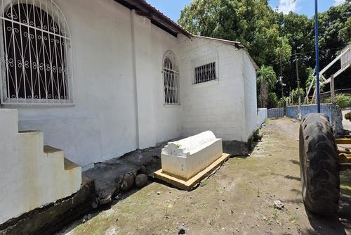 Según el historiador en este nicho descansan los restos de uno de los fundadores del municipio. (Foto: Henry López/Colaborador)