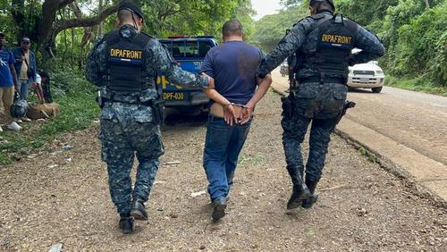 Erick "N", el presunto "coyote", fue detenido por agentes de Dipafront. (Foto: PNC)