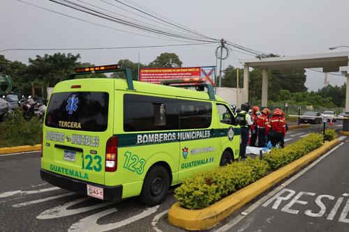 Según testigos ambos hermanos transitaban frente al área residencial cuando fueron atacados por sujetos desconocidos. (Foto: Bomberos Municipales)