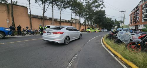 Familiares que identificaron a las víctimas fueron atendidos por crisis nerviosa. (Foto: Bomberos Municipales)