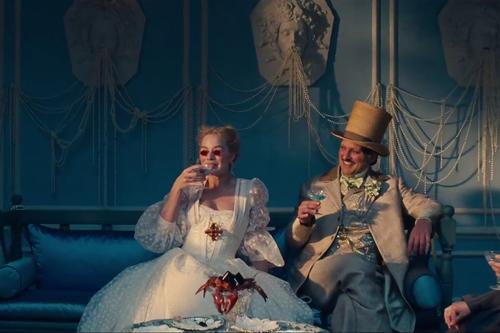 Robbie interpreta a Catherine Earnshaw, una mujer atrapada entre el amor y el deber social.