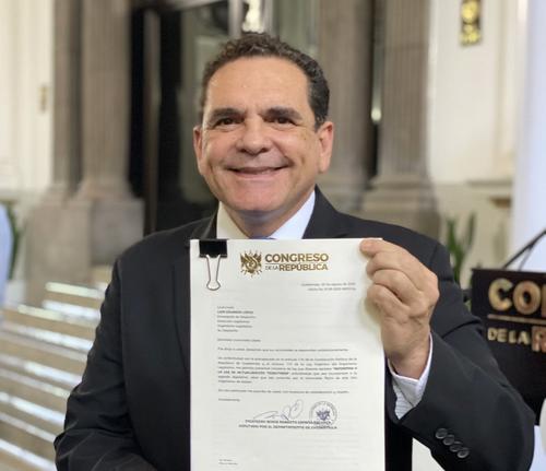 Boris España dijo haber notificado recientemente a Allan Rodríguez sobre su renuncia al partido Vamos. (Foto: X)