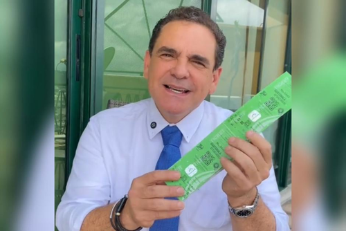 Boris España usó su cuenta de TikTok para anunciar que "donará" los boletos entre sus seguidores. (Foto: Captura de video)