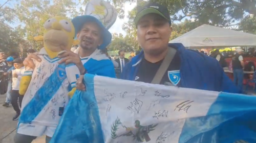 Hermanos Sandoval llegaron con "Homero Chapín" al estadio Cementos Progreso. (Foto: José Luis Pos/colaborador)