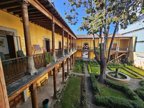 La construcción de piedra fue propiedad hecha por expresidente de Guatemala, el quetzalteco Manuel Estrada Cabrera, por ello en su inicio se llamó casa o edificio "Estrada Cabrera", se terminó de construir a principios del siglo XX. Durante el gobierno de Jorge Ubico pasó a ser administrado por alemanes y se convirtió en el Hotel Europa.  (Foto: Oswaldo Cop/Colaborador)