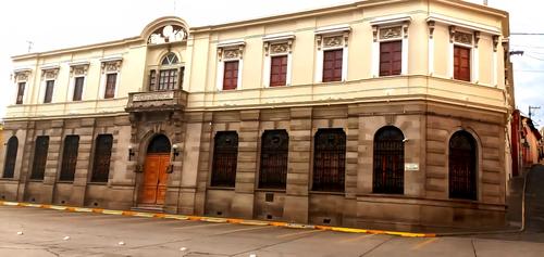 Se inauguró el 25 de mayo de 1881, el Capital Inicial fue de 100 mil pesos monedas nacional, durante un periodo emitió sus billetes, sobrevivió al terremoto de 1902, en 1931 fue intervenido, en 1938 el gobierno de Jorge Ubico clausuró sus oficinas y se intervino el banco, en 1944 el gobierno provisional de Federico Ponce Vaides quito la intervención en el 2006 cerró sus operaciones. En la actualidad es sede del Banco Industrial.