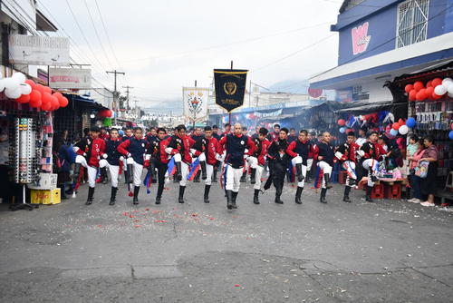 Estudiantes del INVO se preparan arduamente para brindar un espectáculo digno de los grandes. (Foto: Erick Colop/Colaborador)