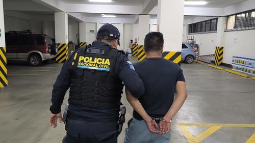El capturado fue identificado como Brasin "N", alias "Chuqui". (Foto: PNC)