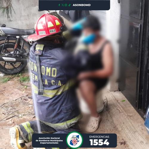 Bomberos Municipales Departamentales atendieron y trasladaron a centro asistencial a uno de los tripulantes. (Foto: Asonbomd)