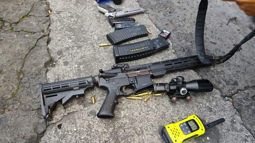 Fusiles, cargadores y municiones son algunas de las incautaciones durante operativos. (Foto: PNC)