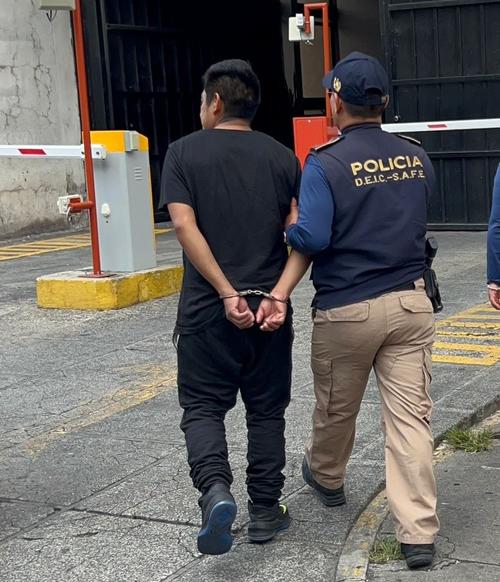 El deportado y capturado fue identificado como Manuel "N". (Foto: PNC)
