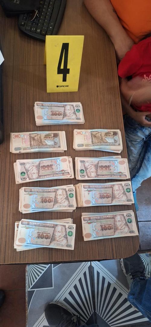 Dinero en efectivo fue allanado durante las diligencias. (Foto: PNC)
