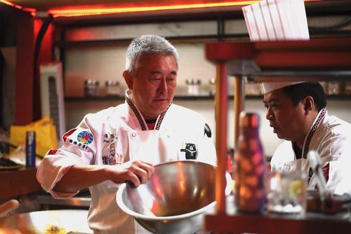 El Chef Pan Tai Ju y el chef Chan Chih Chian