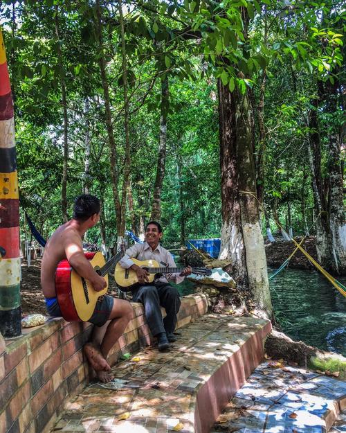 Desde temprano, los visitantes llegan para aprovechar el día, sin faltar la buena música. (Foto:Balneario "Manantial Los Tello")