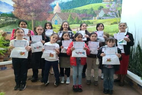 Este es el primer grupo de personas con el que inició el sueño de Banco de Arte. (Foto: Oswaldo Cop/Colaborador)