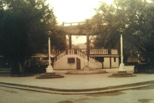 Quiosco del parque central de San Juan Ostuncalco, en 1960. (Foto: Roberto Paz/Colaborador)