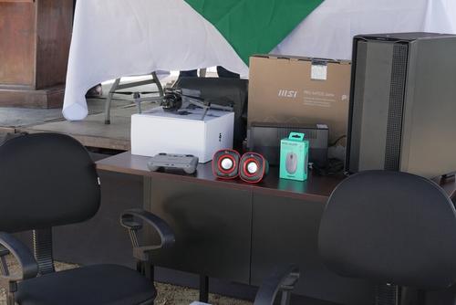 Asimismo, hicieron entrega de equipo de alta tecnología que servirá para monitorear el vivero. (Foto: Francisco Portillo/Colaborador)