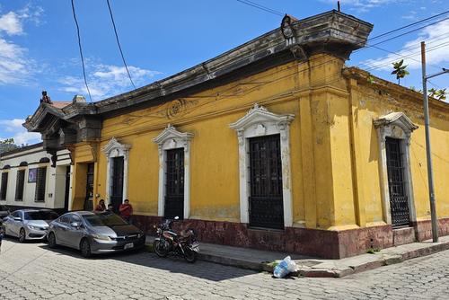 Casa de la familia Trápaga, dónde vivió de niño Paco Pérez, cuándo llegó a residir a Quetzaltenango procedente de Huehuetenango. Ubicada en la esquina de la 7a. avenida y 3a. calle, zona 1. (Foto: Oswaldo Cop/Colaborador)