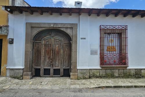 En esta vivienda nació el maestro Efraín Recinos, ubicada sobre la 3a. calle cercana a la 15 avenida A, zona 1. (Foto: Oswaldo Cop/Colaborador)