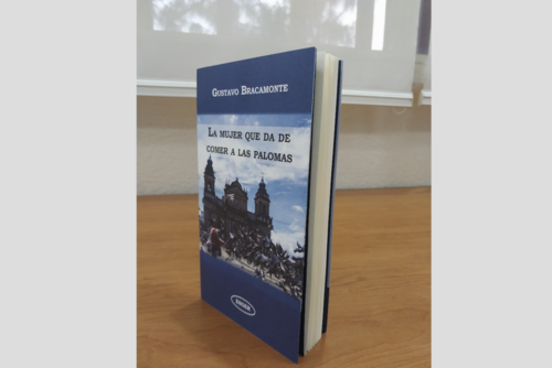 Gustavo Bracamonte presenta su nuevo libro: “La Mujer que da de comer a las palomas”. (Foto: Sandra Sebastián/Colaboradora)