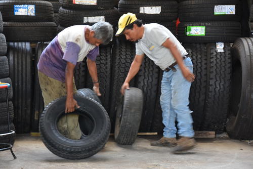 Las llantas nuevas deben calibrarse para darle estabilidad al vehículo. (Foto: Rudy López/Colaborador)