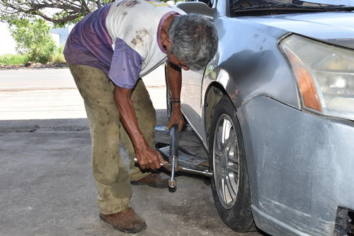 Los neumáticos usados o lisos representan peligro. (Foto: Rudy López/Colaborador)