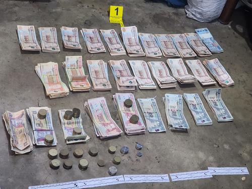 Más de Q55 mil se decomisaron en efectivo. (Foto: PNC)