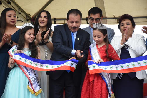 El alcalde Juan Fernando López da por inaugurada la Feria Centroamericana de Independencia. (Foto: Erick Colop/Colaborador)