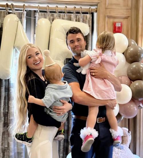 Charlie Kirk, junto a su esposa y dos hijos. (Foto: X)