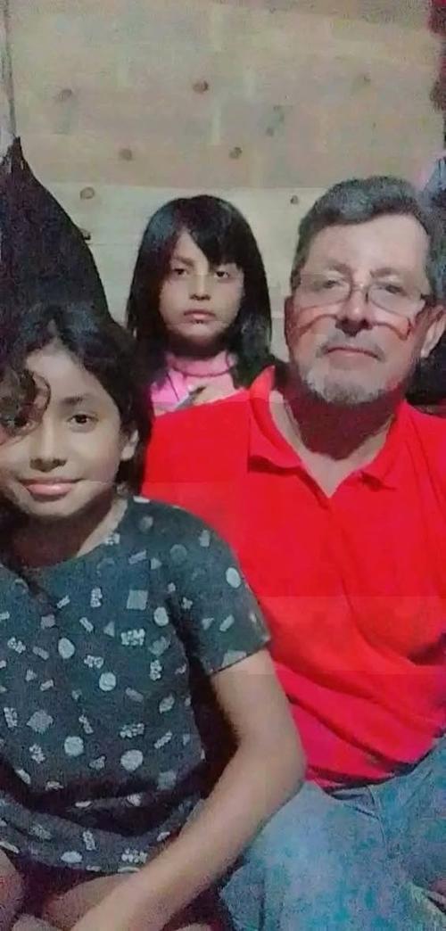 Don José Manuel llevaba a sus hijas a la escuela cuando ocurrió el accidente y fallecieron los tres por el impacto. (Foto: Nuestro Diario)