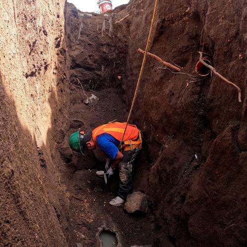 Personal municipal repara el sistema principal para drenajes. (Foto: Municipalidad de Ciudad Vieja)