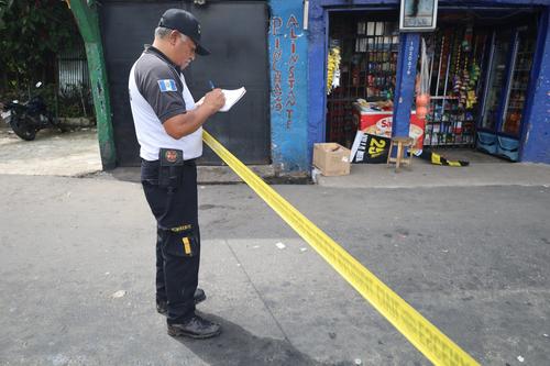 La ahora fallecida se encontraba comprando en el interior de una tienda. (Foto: Bomberos Voluntarios)