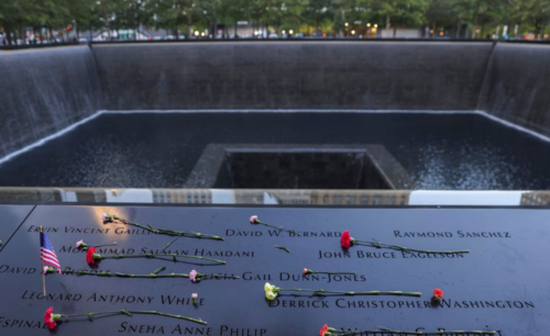 Ceremonia con mención de los nombres de los fallecidos por los atentados. (Foto: EFE)
