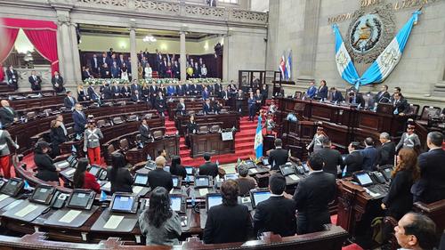 Miembros del Congreso y otros organismos del Estado acudieron al hemiciclo parlamentario para celebrar la independencia patria. (Foto: Estuardo Paredes/Nuestro Diario)