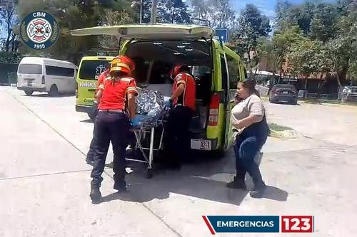 El herido fue trasladado al Hospital Roosevelt. (Foto: Bomberos Municipales)
