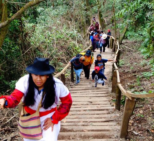 Las casi 600 gradas son todo un reto para ascender y descender hasta la laguna. (Foto: Oswaldo Cop/Colaborador)