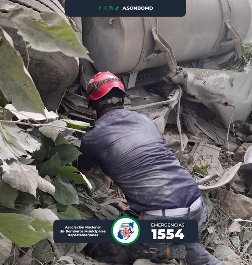 Los Bomberos Municipales Departamentales indicaron que el piloto ya no contaba con signos vitales. (Foto: Asonbomd)