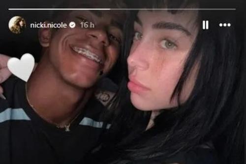 Nicki y Lamine disfrutan viendo el programa de "La que se avecina". (Foto: Instagram)