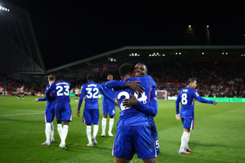 Moisés Caicedo puso a soñar al Chelsea con la victoria al convertir el 2-1. (Foto: AFP)