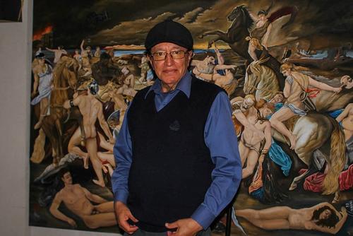 Otto Estrada es el artista encargado de crear cada pergamino que reciben los ganadores. (Foto: Oswaldo Cop/Colaborador)