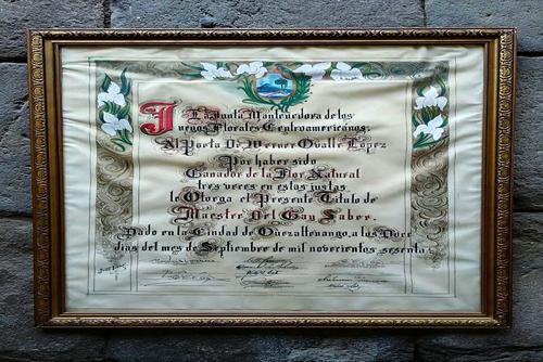 Este es el reconocimiento que se le entregó al Maestre del Gay Saber, Werner Ovalle López, en 1960. (Foto: Oswaldo Cop/Colaborador)