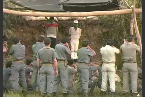 Los ejecutados por fusilamiento fueron Pedro Castillo Mendoza y Roberto Girón, en 1996, en el paredón de la Granja de Rehabilitación Canadá, en Escuintla. (Foto: Hemeroteca)