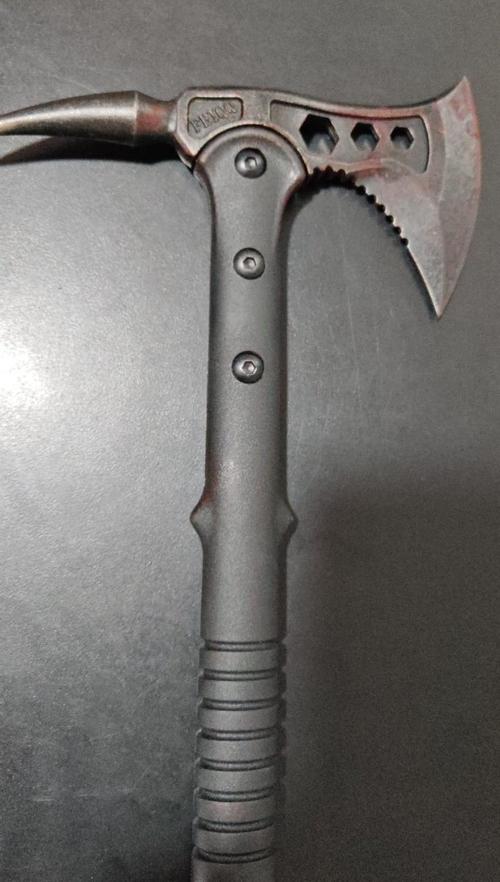 El arma con la que el agresor atacó a su víctima. (Foto: PNC)